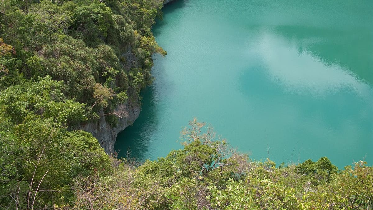 The emerald-green lake Talay Nai enclosed by limestone cliffs